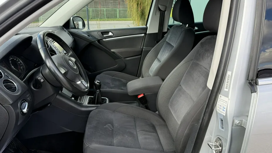 VOLKSWAGEN Tiguan -