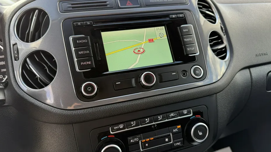 VOLKSWAGEN Tiguan -