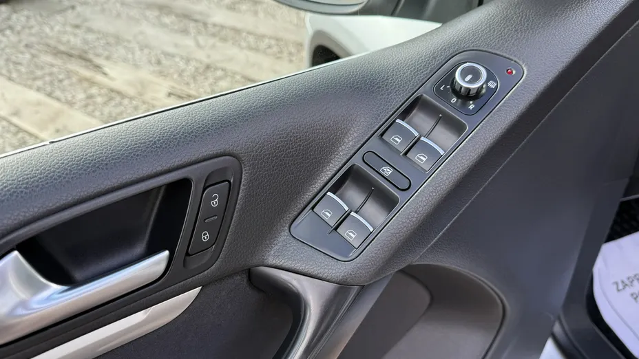 VOLKSWAGEN Tiguan -