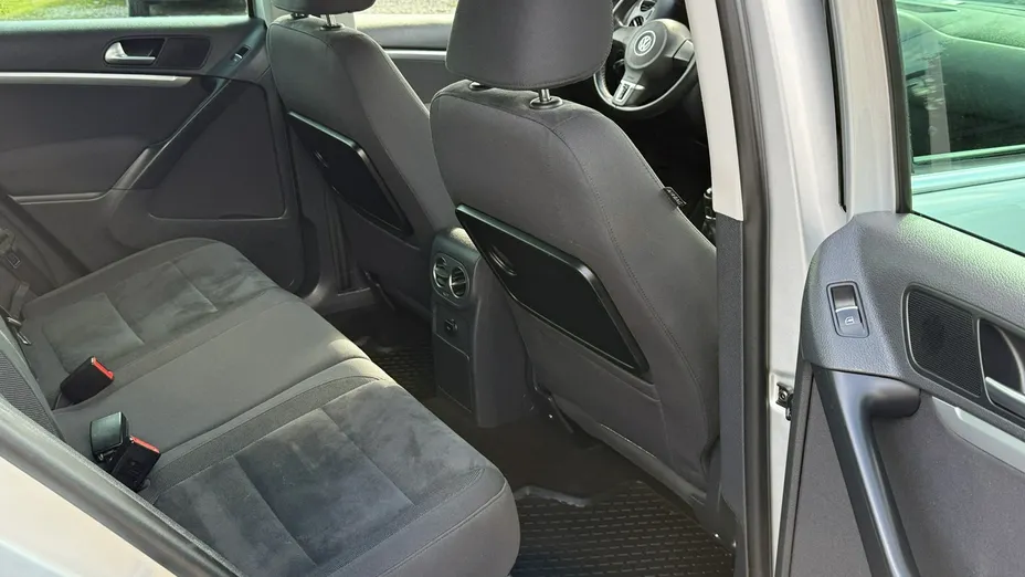VOLKSWAGEN Tiguan -