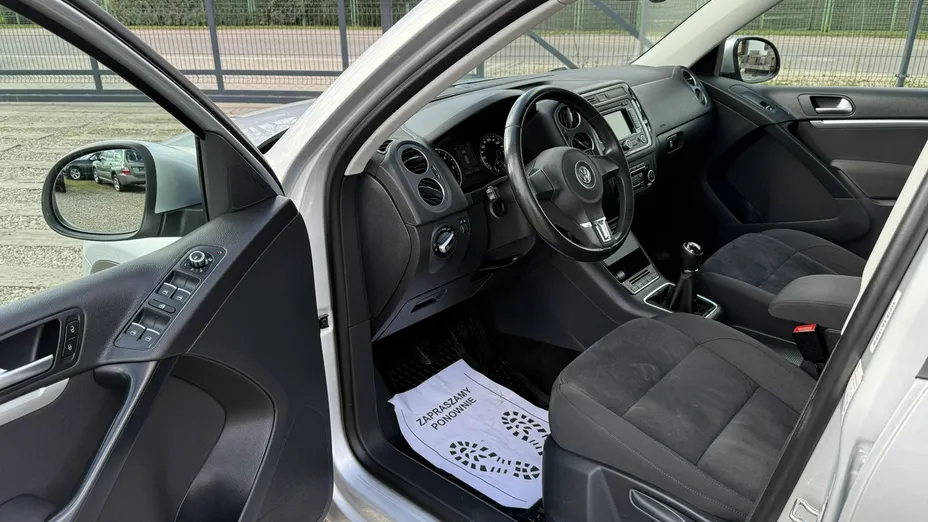 VOLKSWAGEN Tiguan -