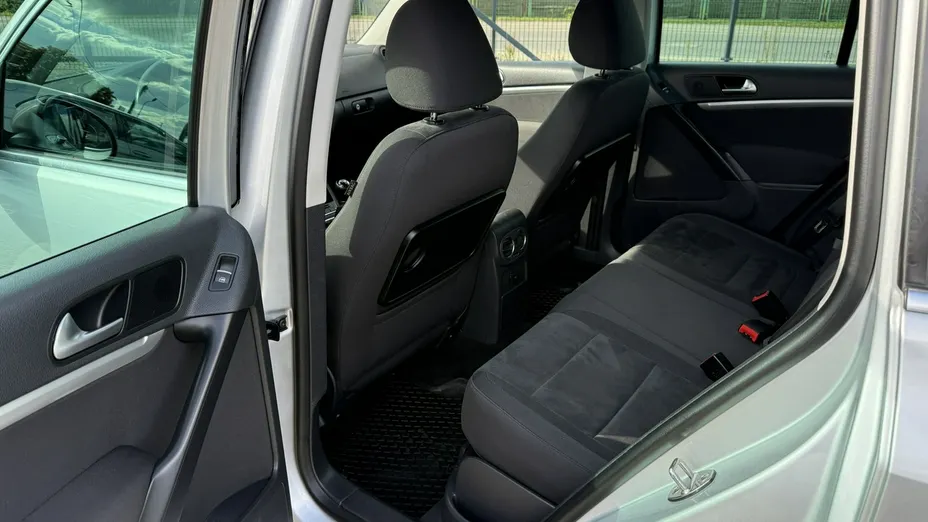 VOLKSWAGEN Tiguan -