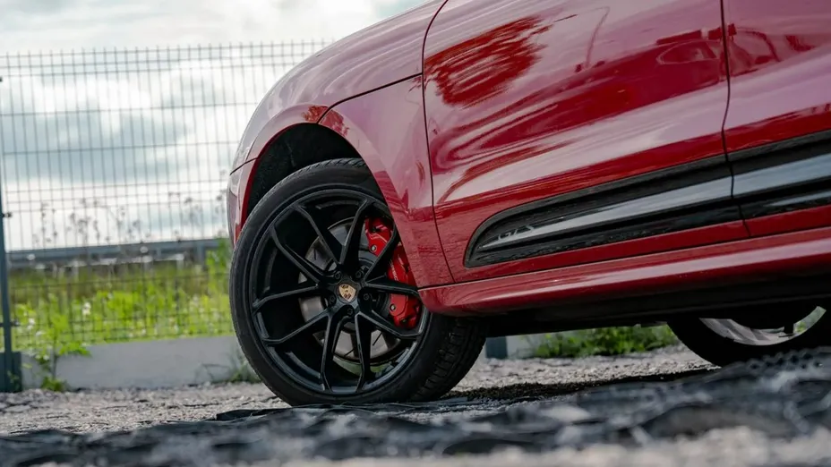 PORSCHE Macan -