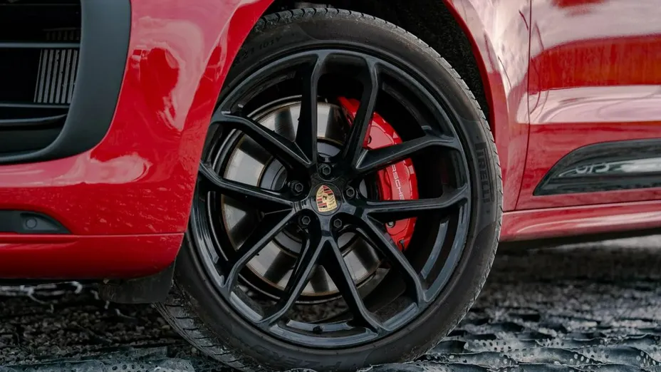 PORSCHE Macan -