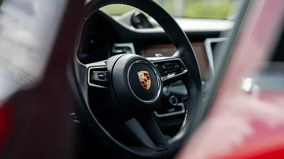PORSCHE Macan -