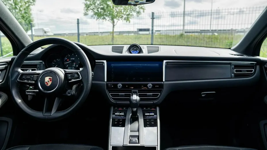 PORSCHE Macan -