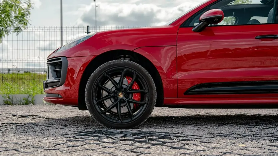 PORSCHE Macan -