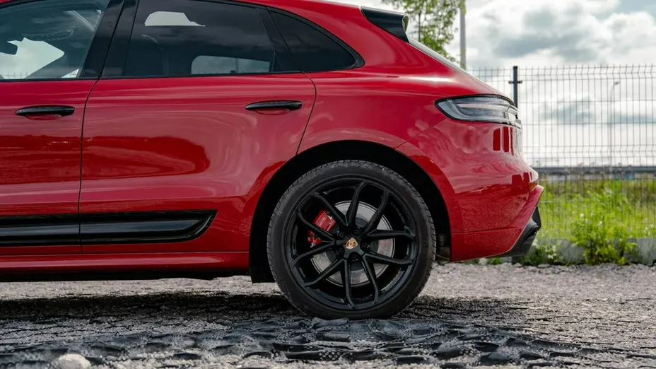 PORSCHE Macan -