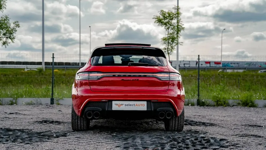 PORSCHE Macan -