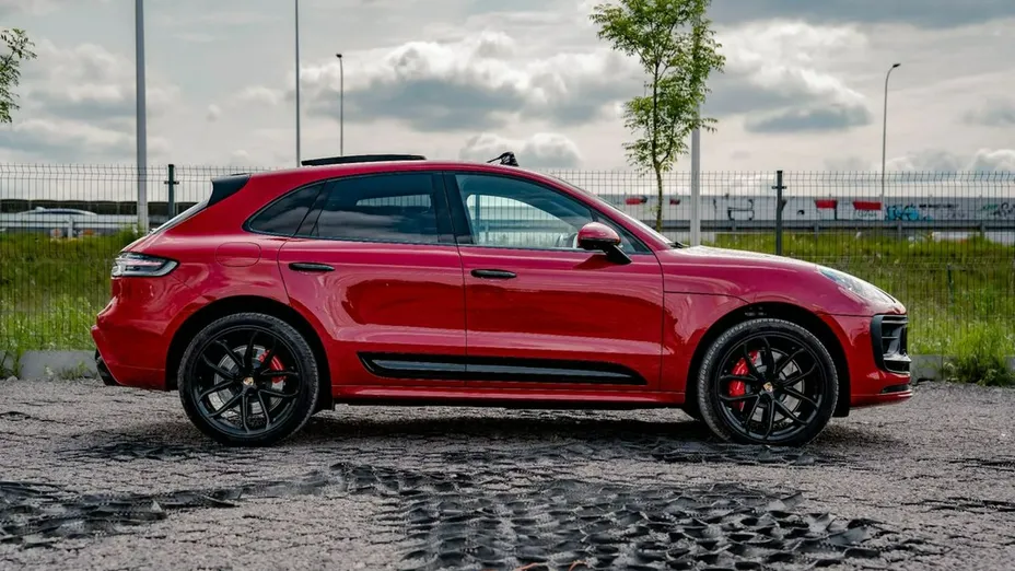 PORSCHE Macan -