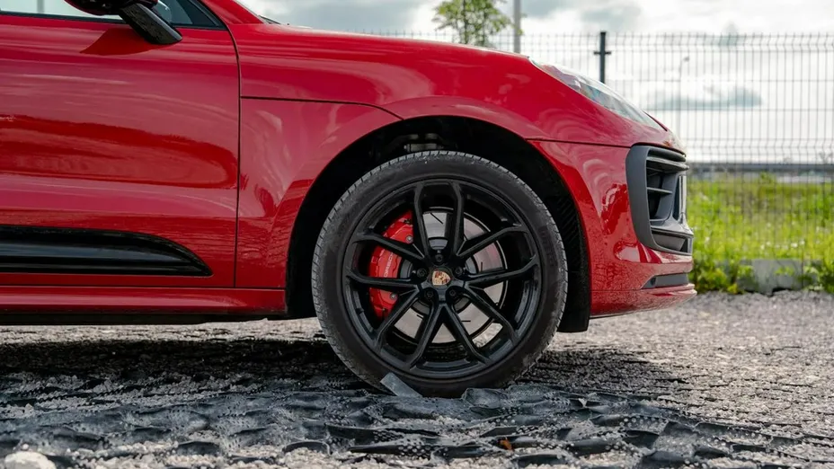 PORSCHE Macan -
