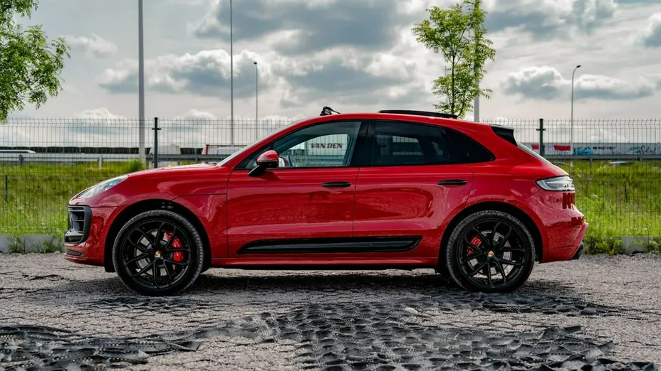PORSCHE Macan -