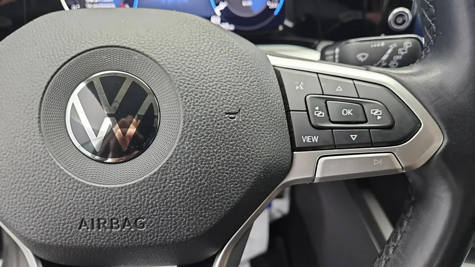 VOLKSWAGEN Golf -