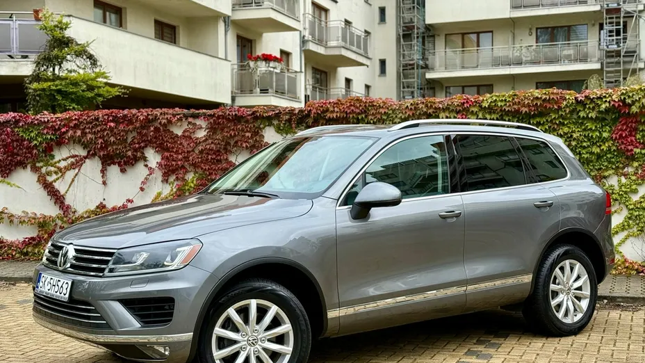 VOLKSWAGEN Touareg -