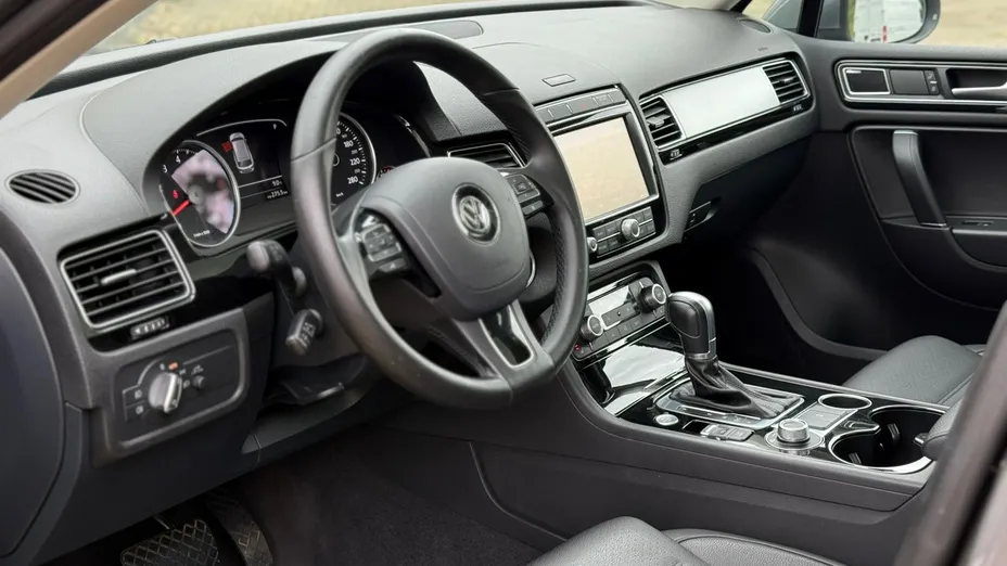 VOLKSWAGEN Touareg -