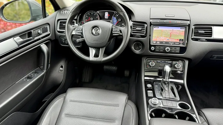 VOLKSWAGEN Touareg -