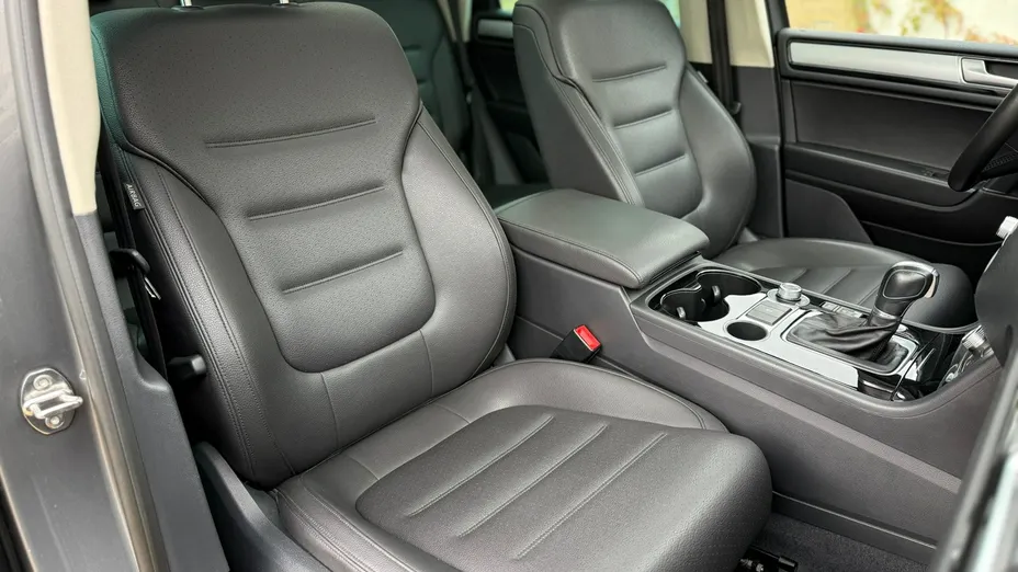 VOLKSWAGEN Touareg -