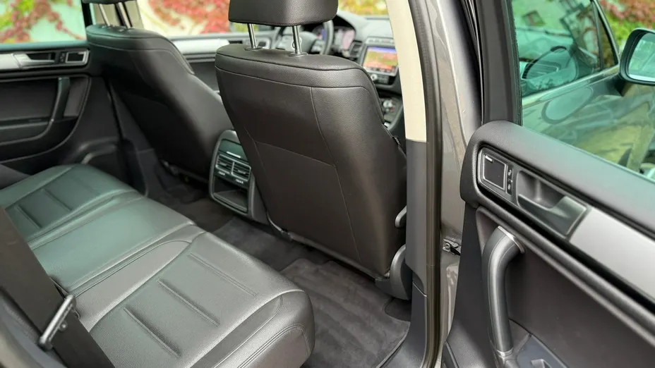 VOLKSWAGEN Touareg -