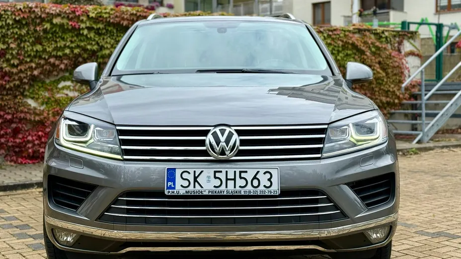 VOLKSWAGEN Touareg -
