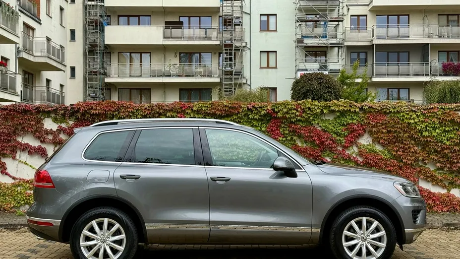 VOLKSWAGEN Touareg -