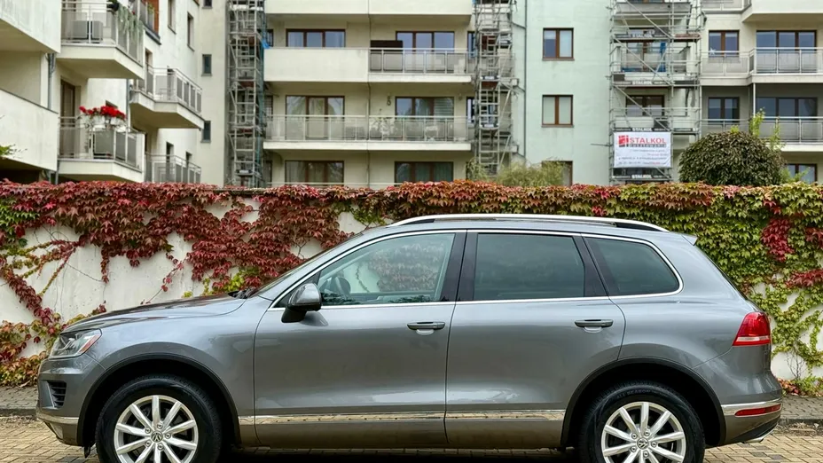 VOLKSWAGEN Touareg -