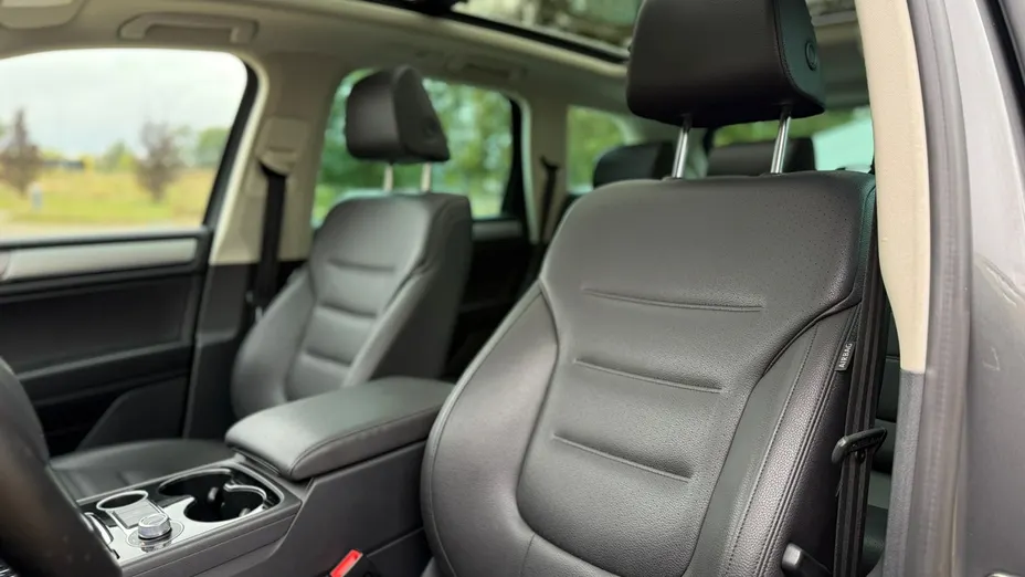 VOLKSWAGEN Touareg -