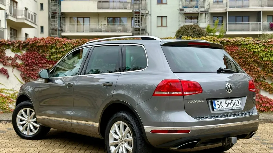 VOLKSWAGEN Touareg -