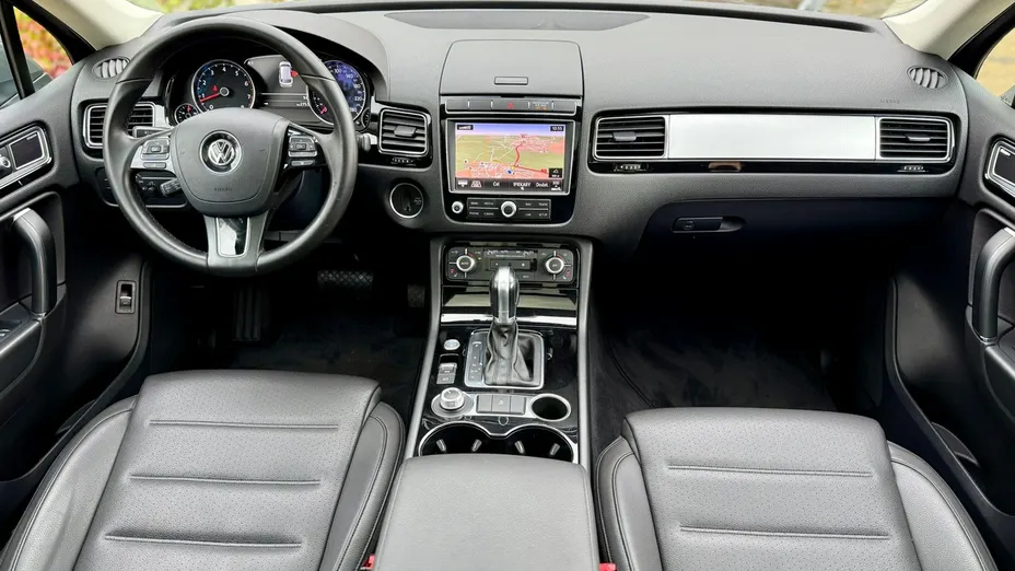 VOLKSWAGEN Touareg -