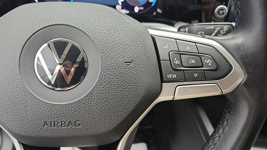 VOLKSWAGEN Golf -