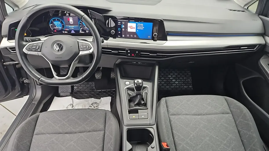 VOLKSWAGEN Golf -