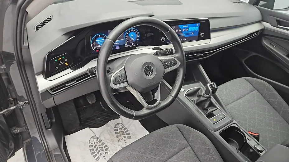VOLKSWAGEN Golf -