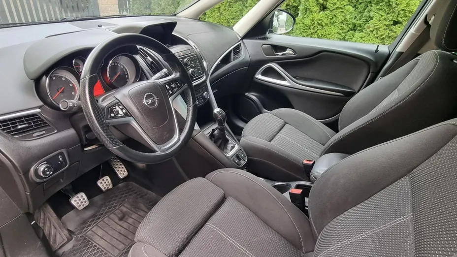 OPEL Zafira -
