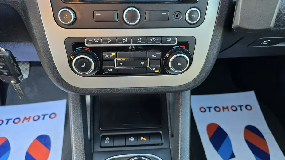 VOLKSWAGEN Eos -