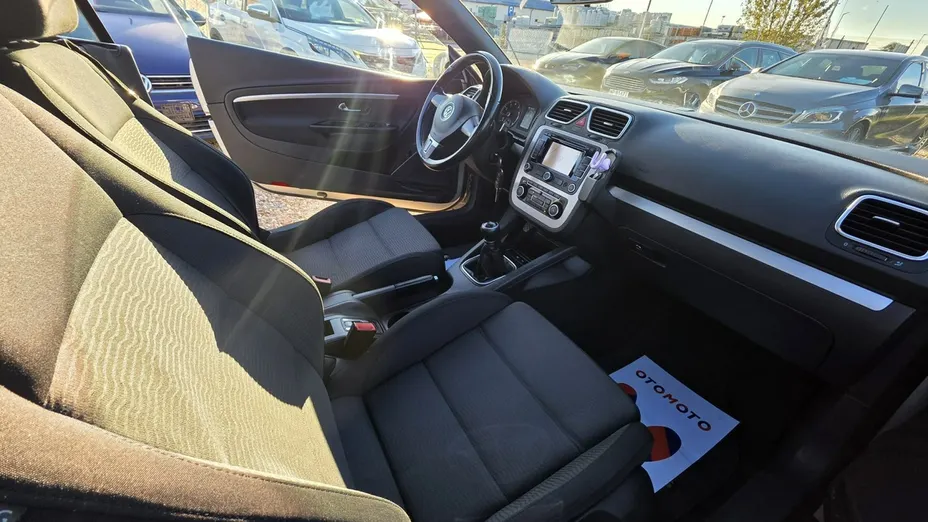 VOLKSWAGEN Eos -