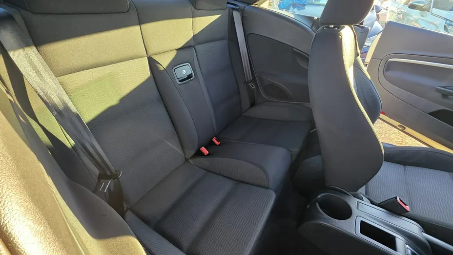 VOLKSWAGEN Eos -