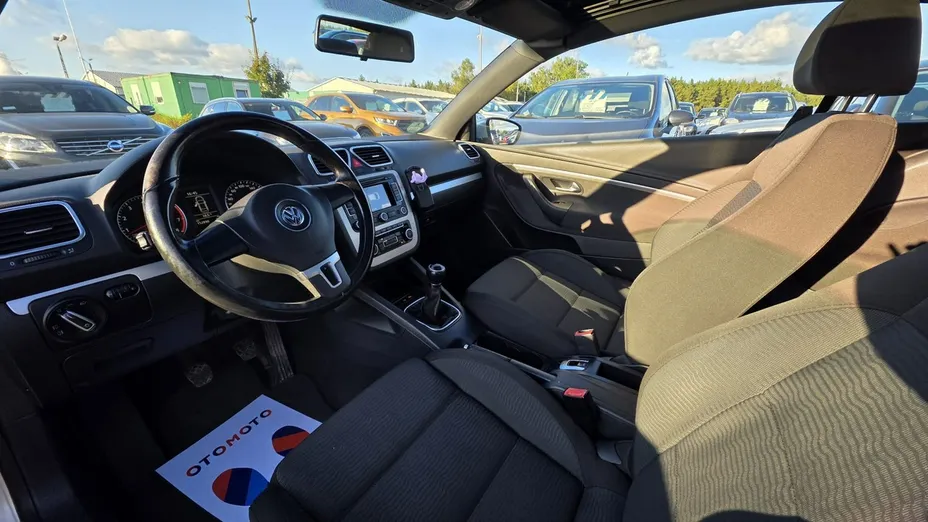 VOLKSWAGEN Eos -