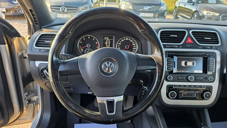 VOLKSWAGEN Eos -