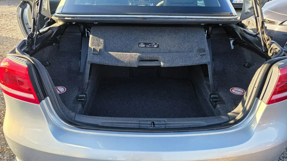 VOLKSWAGEN Eos -