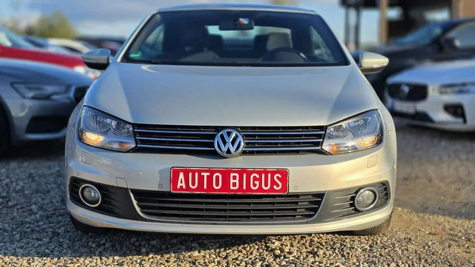 VOLKSWAGEN Eos -