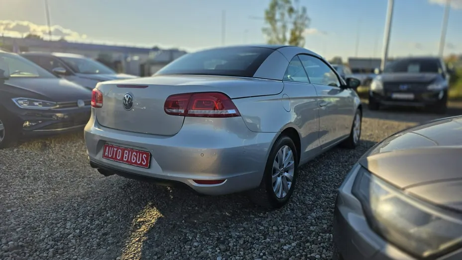 VOLKSWAGEN Eos -