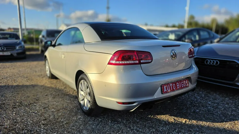 VOLKSWAGEN Eos -