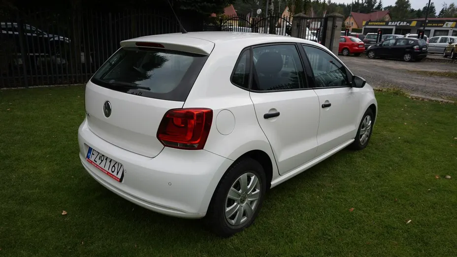 VOLKSWAGEN Polo -
