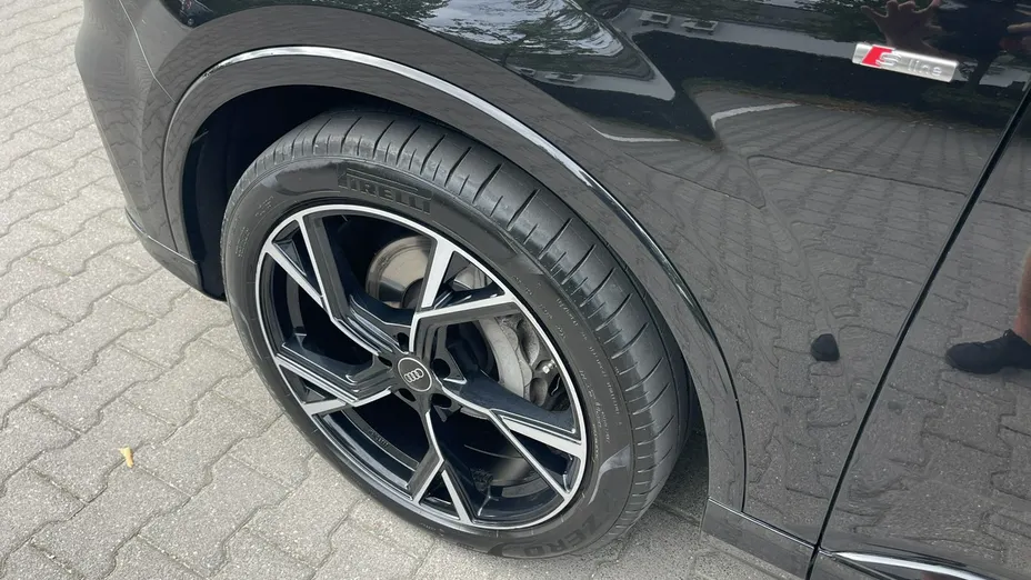 AUDI Q7 -