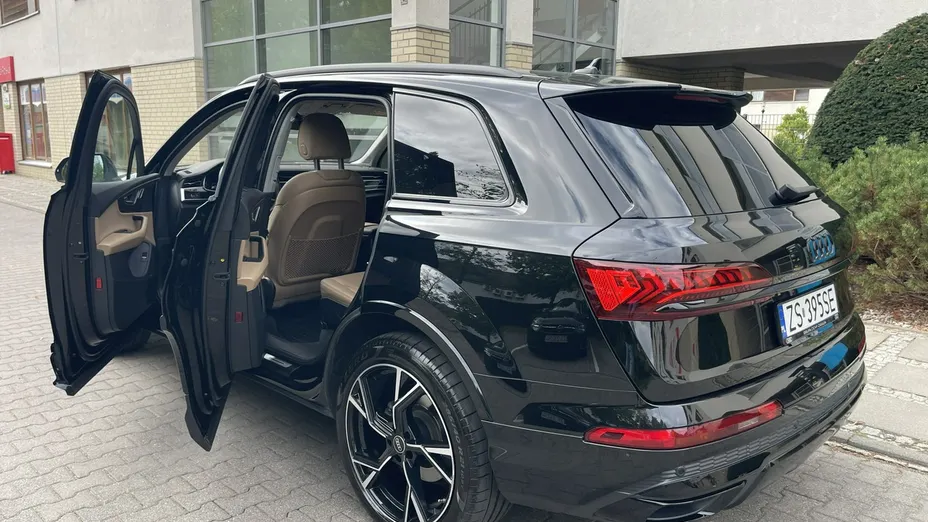 AUDI Q7 -
