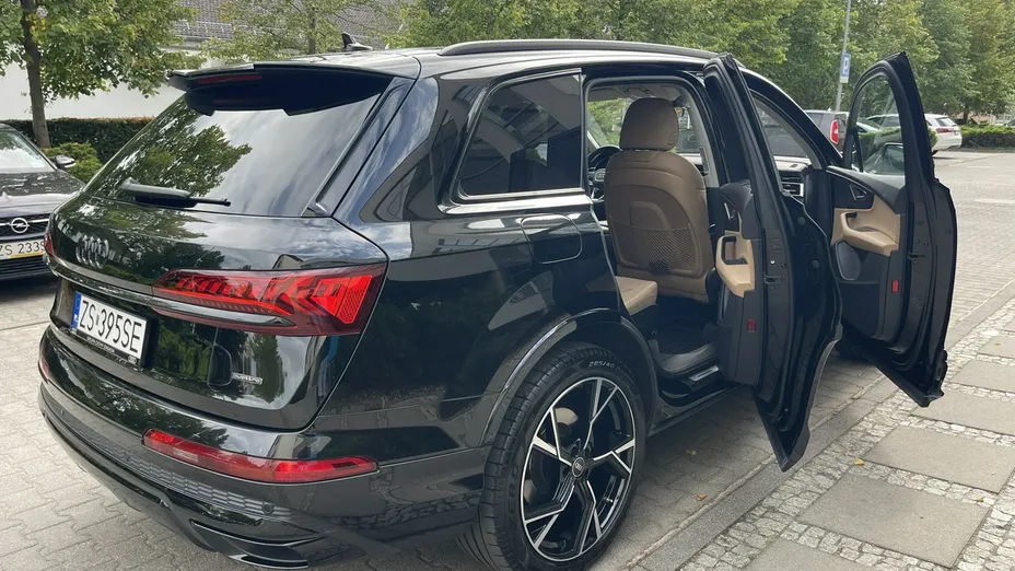 AUDI Q7 -