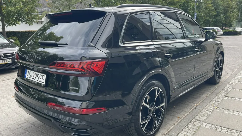 AUDI Q7 -