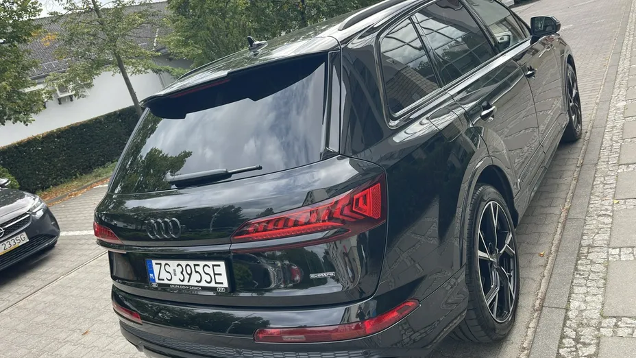 AUDI Q7 -