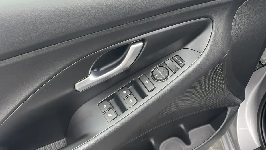 HYUNDAI i30 -