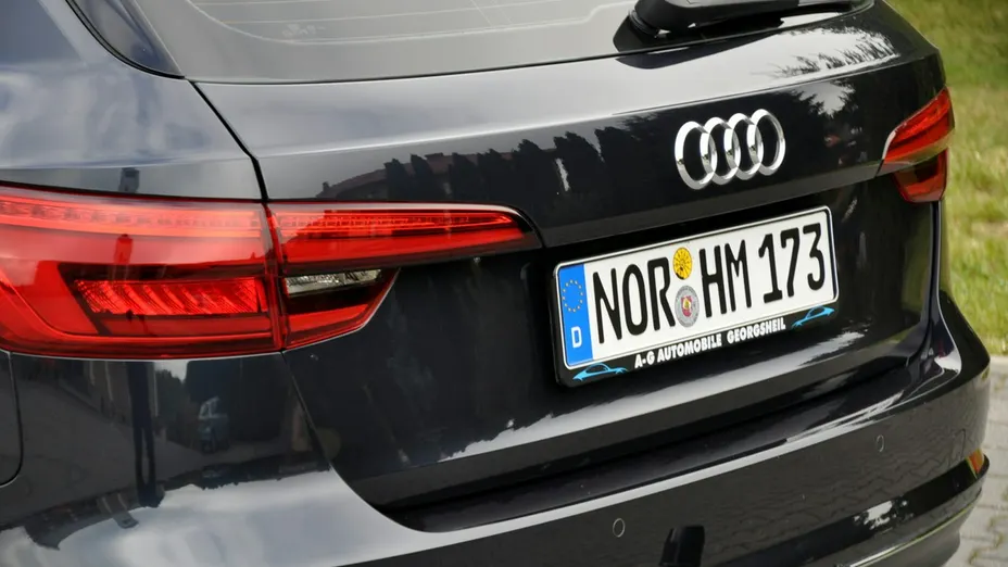 AUDI A4 -