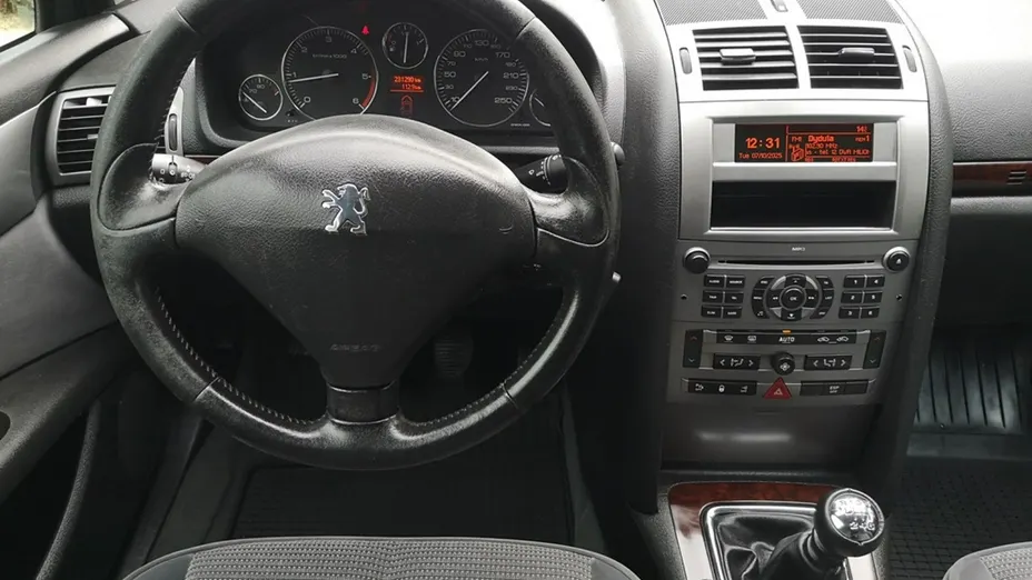 PEUGEOT 407 -